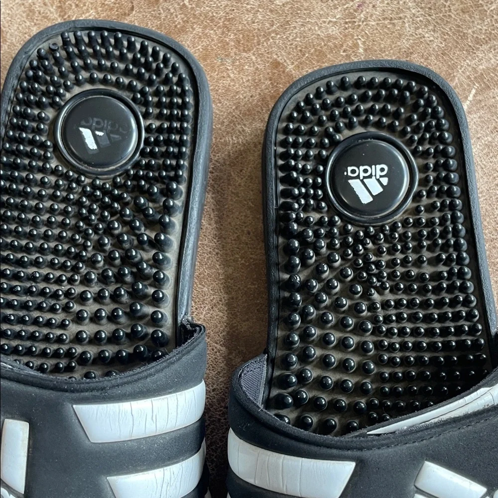 Adidas Boys Black And White Flip Flops. Good Condition. Size 4.